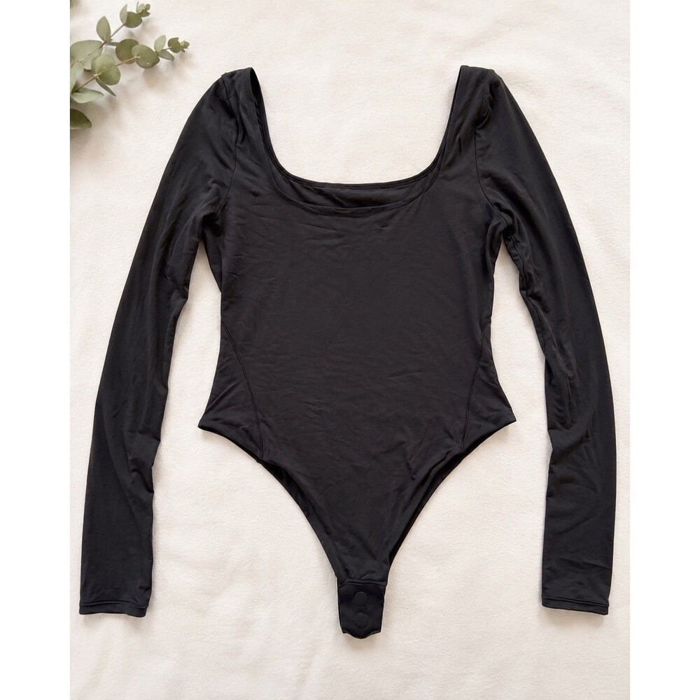Lululemon Black Long Sleeve Scoop‎ Neck Bodysuit Women's Snap Closure Stretch